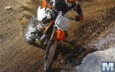 Moto por la costa del mar