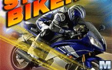 La super estrella haciendo trucos de motos