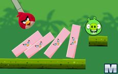Angry Birds Kick Piggies