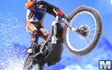 Maniático de las motos sobre hielo